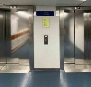 Kaunialan sotavammasairaalan uudet hissit Kaunialan sotavammasairaalan uudet hissit